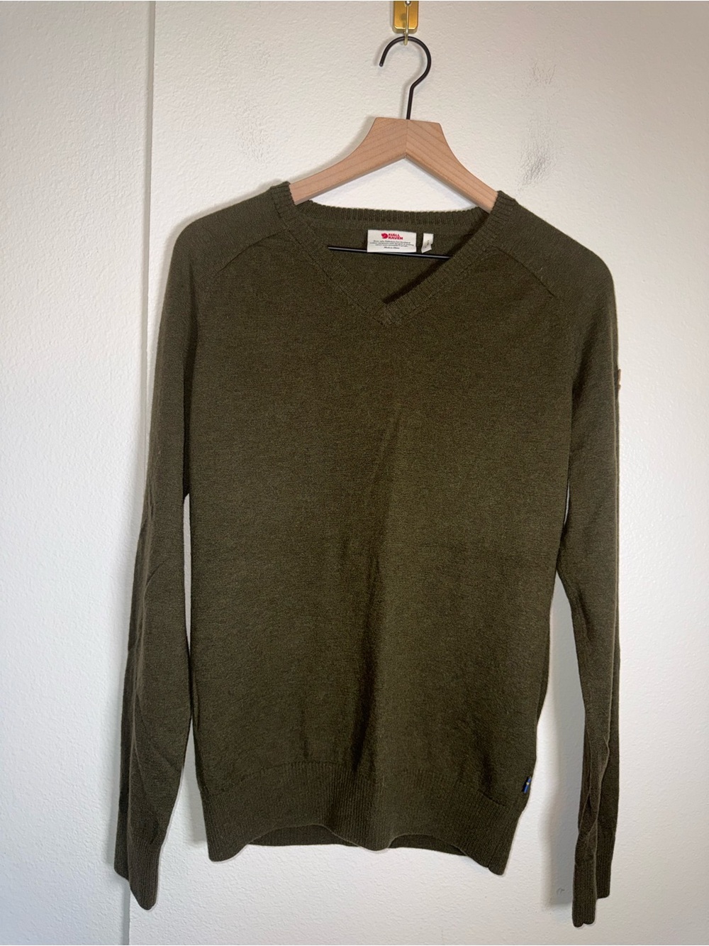 FJALLRAVEN Sormland 100% wool women’s classic V neck academia sweater L